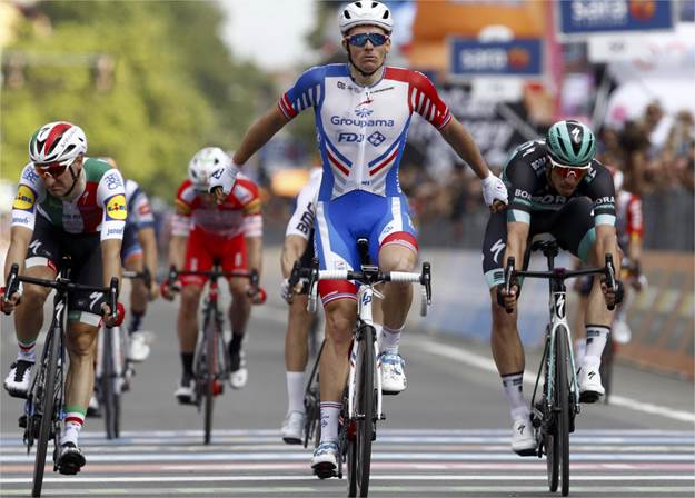 Arnaud Démare s’empare du maillot cyclamen du Giro d’Italie 2019 !